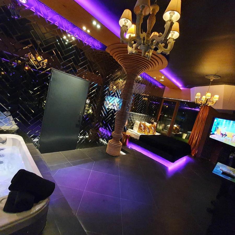 Hotel Ramka & Restaurant & Wine Bar Poznań Extérieur photo