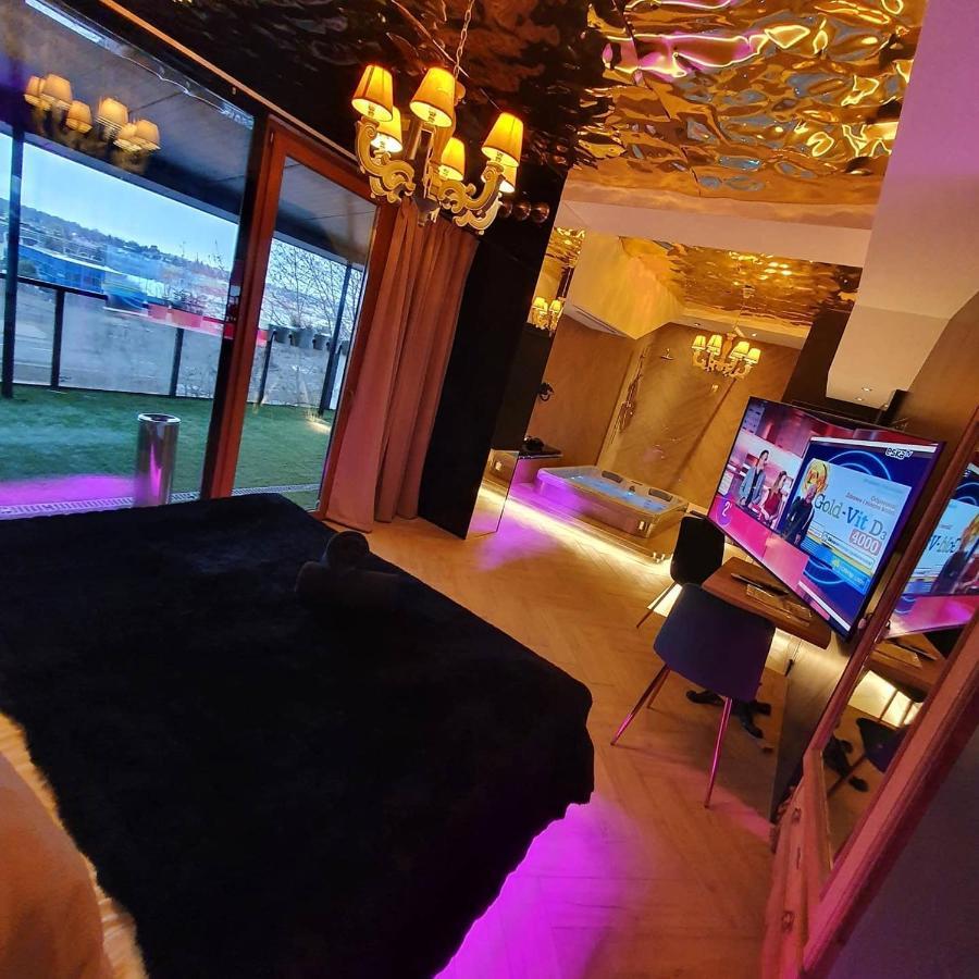Hotel Ramka & Restaurant & Wine Bar Poznań Extérieur photo