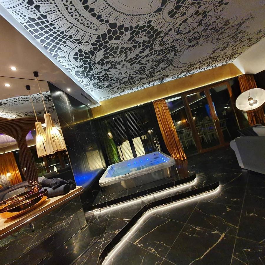 Hotel Ramka & Restaurant & Wine Bar Poznań Extérieur photo