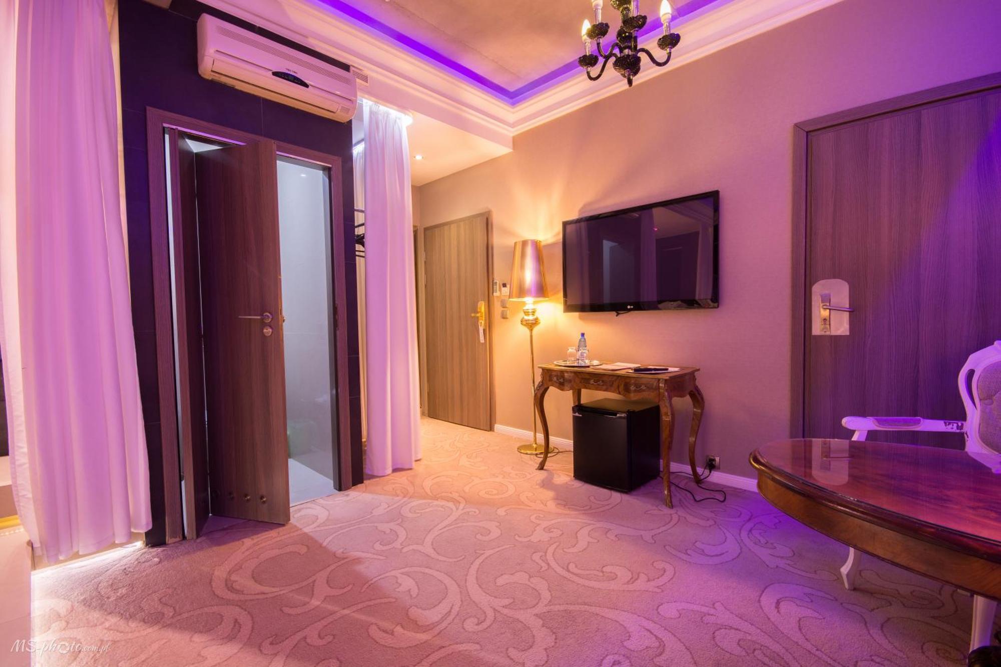 Hotel Ramka & Restaurant & Wine Bar Poznań Extérieur photo
