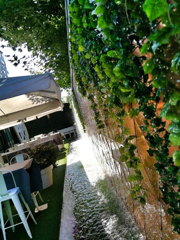Hotel Ramka & Restaurant & Wine Bar Poznań Extérieur photo