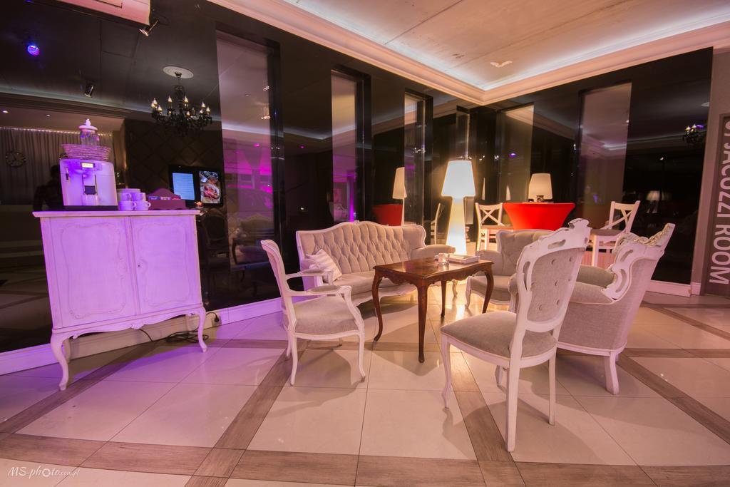 Hotel Ramka & Restaurant & Wine Bar Poznań Extérieur photo