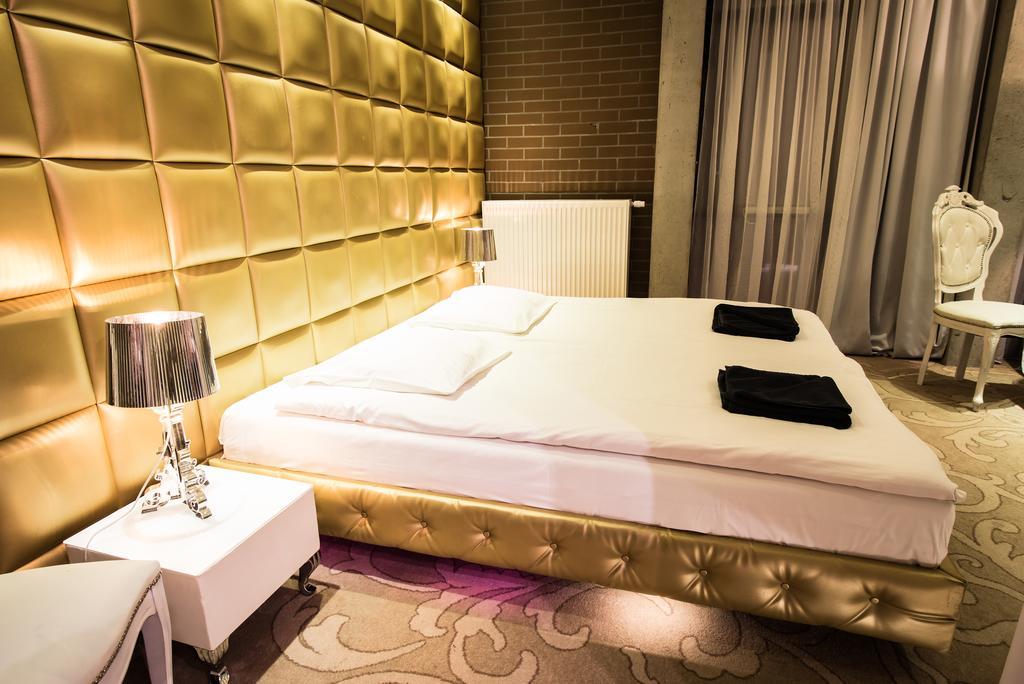Hotel Ramka & Restaurant & Wine Bar Poznań Extérieur photo