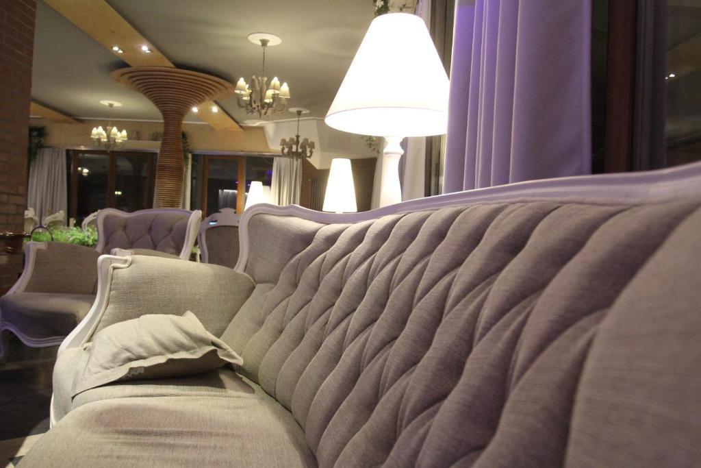 Hotel Ramka & Restaurant & Wine Bar Poznań Extérieur photo