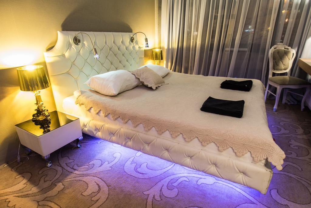 Hotel Ramka & Restaurant & Wine Bar Poznań Extérieur photo