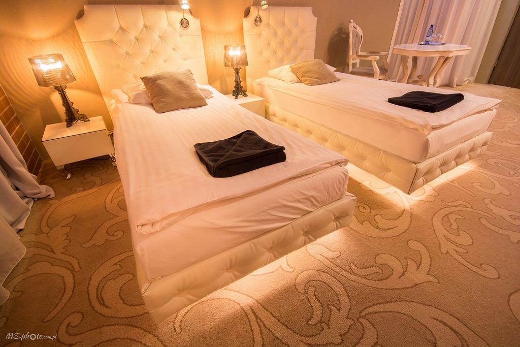 Hotel Ramka & Restaurant & Wine Bar Poznań Extérieur photo