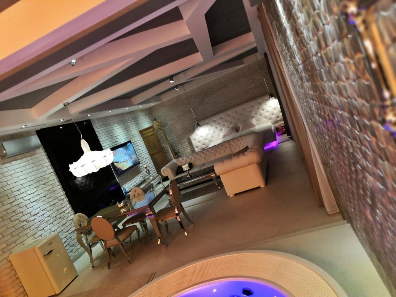 Hotel Ramka & Restaurant & Wine Bar Poznań Extérieur photo